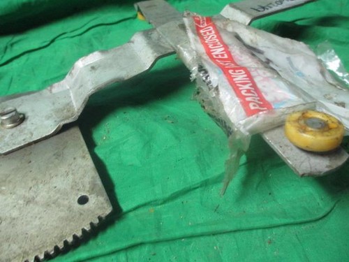 4 Door Window Regulator Front Left 1974 C Body Imperial Fury NOS MOPAR 3760249