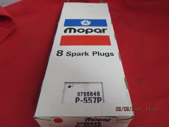 Lot Of 8 Slant 6 Spark Plugs NOS MOPAR 3755840 Or P-557P