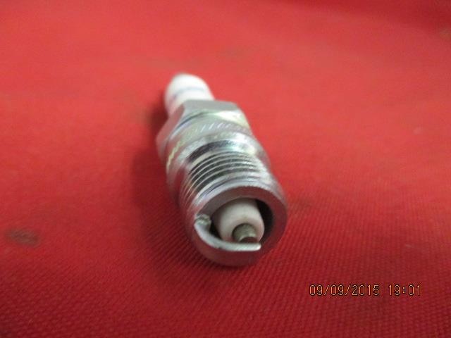 Lot Of 8 Slant 6 Spark Plugs NOS MOPAR 3755840 Or P-557P