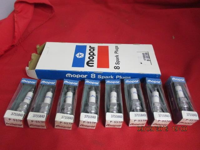 Lot Of 8 Slant 6 Spark Plugs NOS MOPAR 3755840 Or P-557P