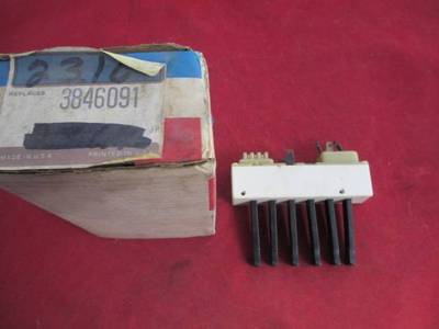 [0534-450-nos#m] A/C Control Vacuum Switch Fits 75 76 C Body 76 Volare Aspen NORS MOPAR 3846091