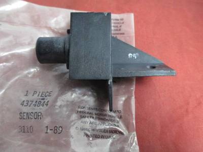 [5600-935-nos#m] Ambient Temperature Switch Fits 87 88 89 H-S Models NOS MOPAR 4374844